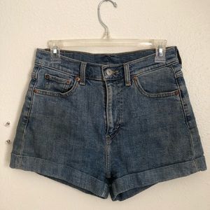 Levi’s mom shorts